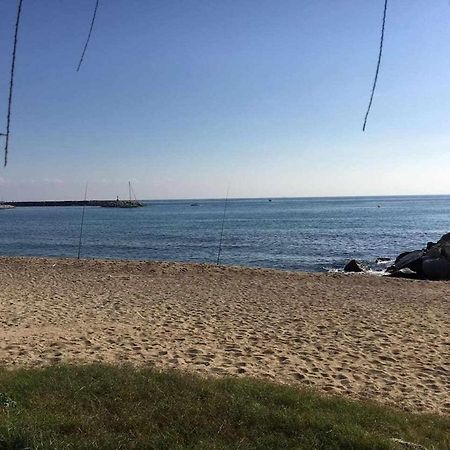Nice And Quiet Flat In Premia De Mar Hutb Экстерьер фото